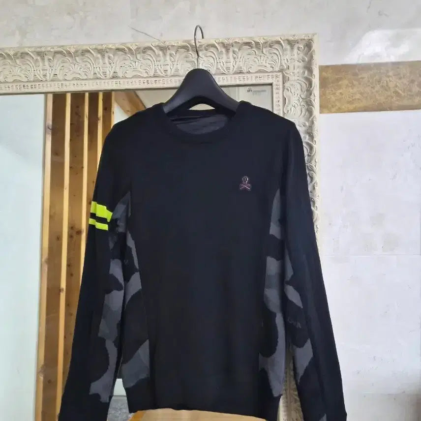 [BUNJANG] Mark &ロナ Golf Black Sweatshirt T-Shirt / 마크앤로나 골프 블랙 맨투맨 티셔츠