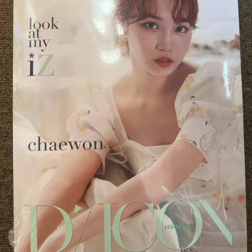 [BUNJANG] Dicon Vol. 8 IZ*ONE Chaewon Photobook (Sealed) / 디아이콘 vol.8 아이즈원 채원 미개봉