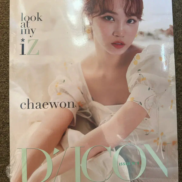 [BUNJANG] Dicon Vol. 8 IZ*ONE Chaewon Photobook (Sealed) / 디아이콘 vol.8 아이즈원 채원 미개봉
