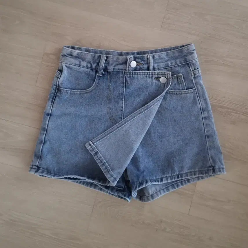 [BUNJANG] Wrap Style Denim Shorts / 랩 스타일 데님 반바지