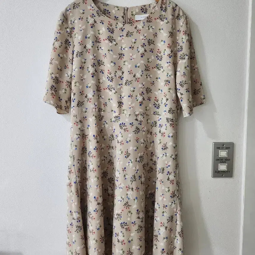 [BUNJANG] Beige Small Floral Pattern Summer Dress (Size 55-66) / 새제품) 베이지 잔꽃 무늬 여름 원피스 55~66