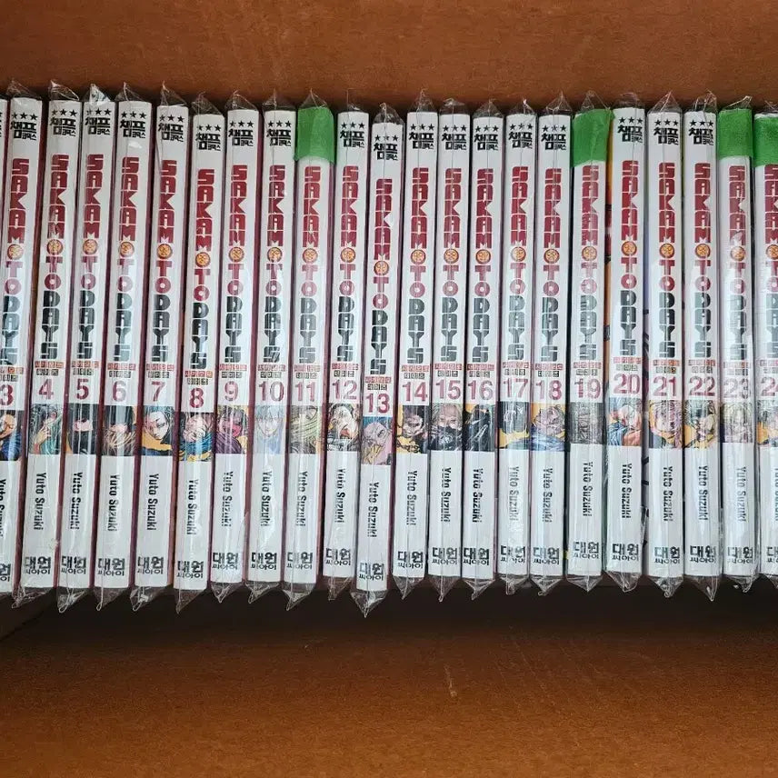 [BUNJANG] Sakamoto Days Complete Set (Vol. 1-25) & Holidays Complete Set (Vol. 1-2) / 만화책.사카모토데이즈1권~25권.홀리데이즈1권~2권.총 27권.
