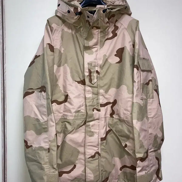 [BUNJANG] US Military Gore-Tex Desert Camouflage Parka / (새상품)미군 고어텍스 데저트 카모 사막삼색 파카 M/L[후드 똑딱이]