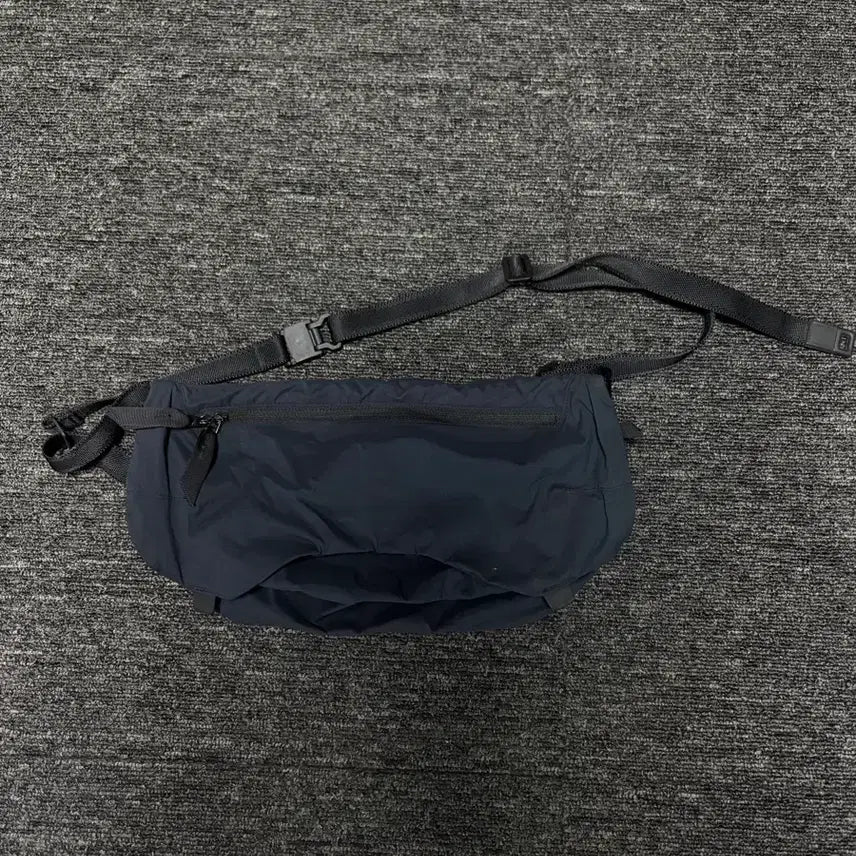 [BUNJANG] Arc Phoenix Dark Navy Sacoche Bag / 아크피닉스 다크네이비 사코슈 백