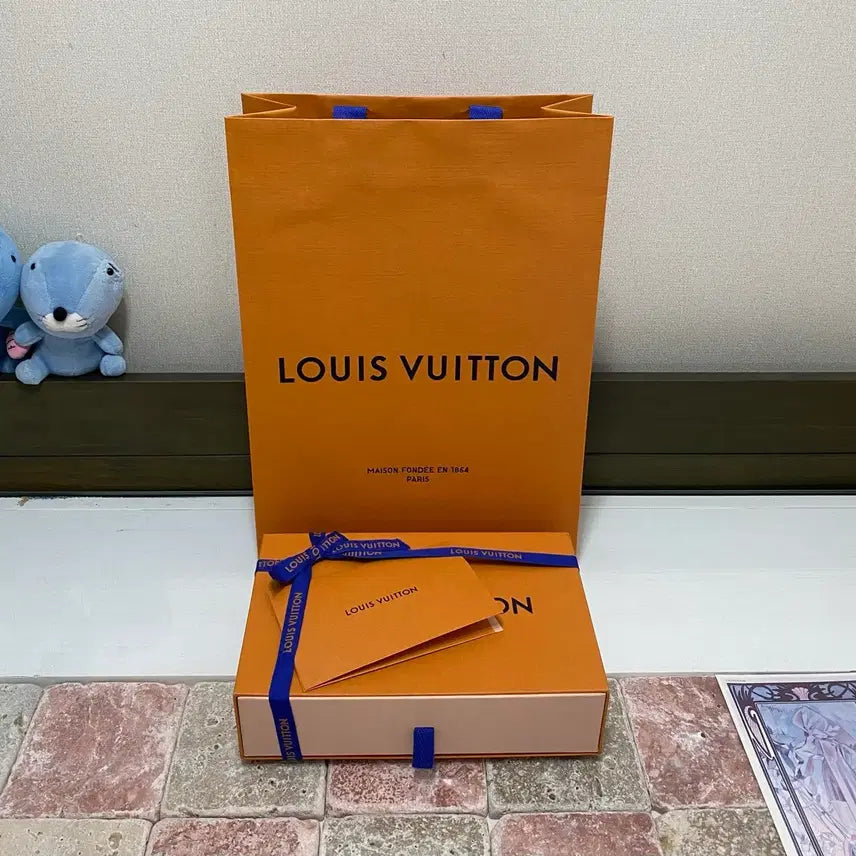 [BUNJANG] Louis Vuitton Box Set with Ribbon, Invoice Envelope, and Shopping Bag / 루이비통 박스(22.5x14.5x5.5)+리본+인보이스봉투+쇼핑백