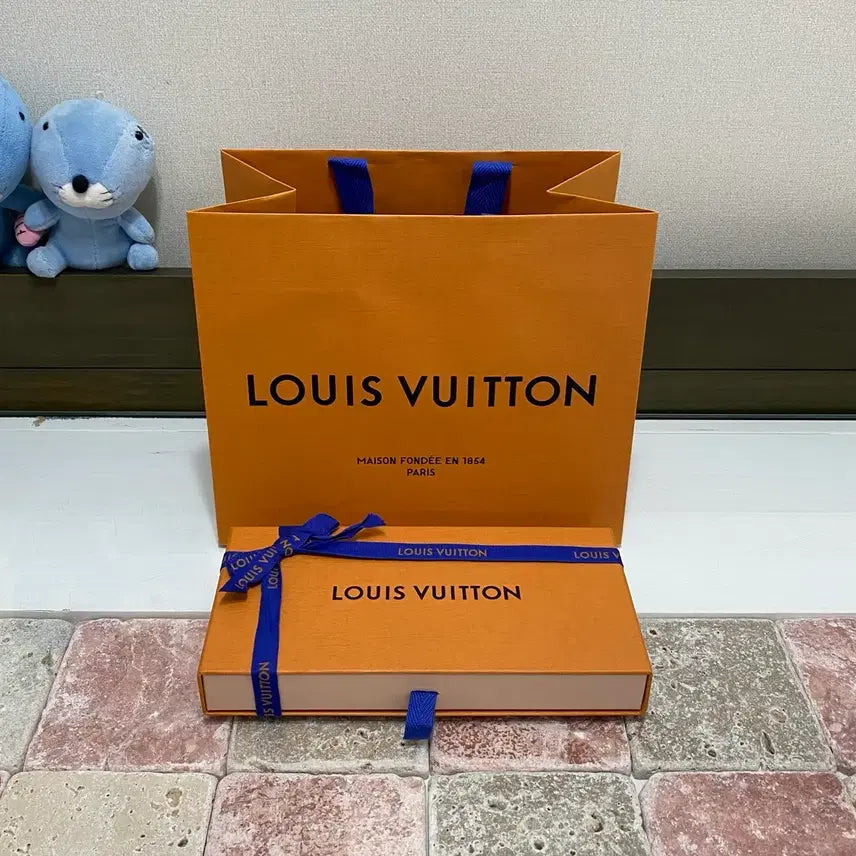 [BUNJANG] Louis Vuitton Scarf Box Set with Ribbon and Shopping Bag / 루이비통 스카프 박스 + 리본 + 쇼핑백