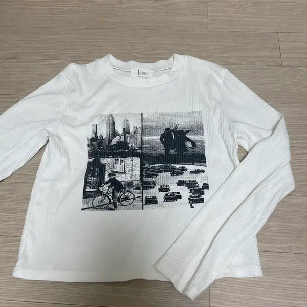 [BUNJANG] Easyunique White Ribbed Long Sleeve T-Shirt / 에이블리 이지유니크 티