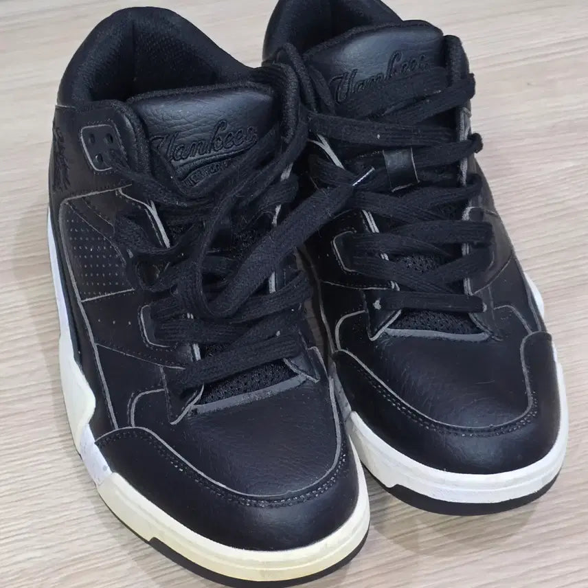 [BUNJANG] MLB New York Yankees Line Black White Sneakers / MLB 스니커즈