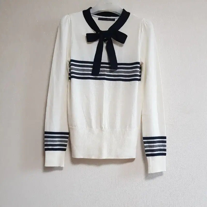 [BUNJANG] Ribbed Knit Top with Black Ribbon Accent / 예쁜 니트티