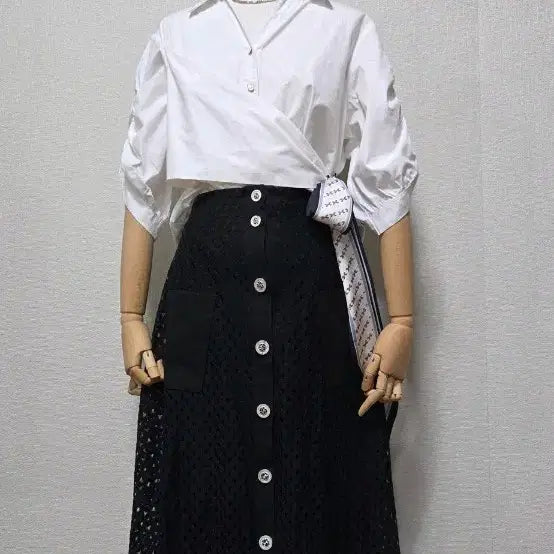 [BUNJANG] Black Punching Detail Skirt & White Blouse Set / 펀칭 블랙 스커트 & 화이트 블라우스 셋업