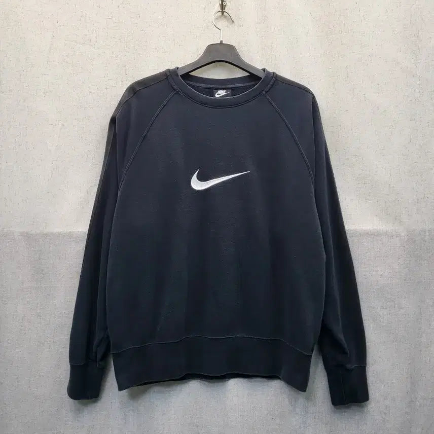 [BUNJANG] Nike Swoosh Sweatshirt Black / 나이키 스우시 맨투맨 블랙 .318