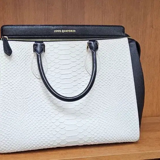 [BUNJANG] Louis Quatorze Leather Shoulder Bag / 루이까또즈 가방(새제품)