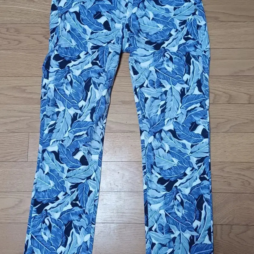 [BUNJANG] Master Bunny Edition Women's Leaf Pattern Golf Pants Size 0 / 마스터바니에디션 여성 리프 패턴 골프 팬츠 (사이즈 0)