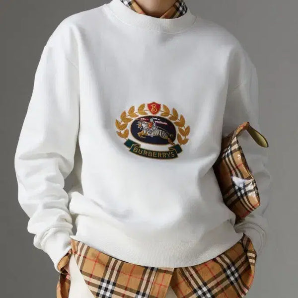 [BUNJANG] Burberry Horse Knight Embroidery Logo White Sweatshirt / 버버리 기마상 자수로고 화이트 맨투맨