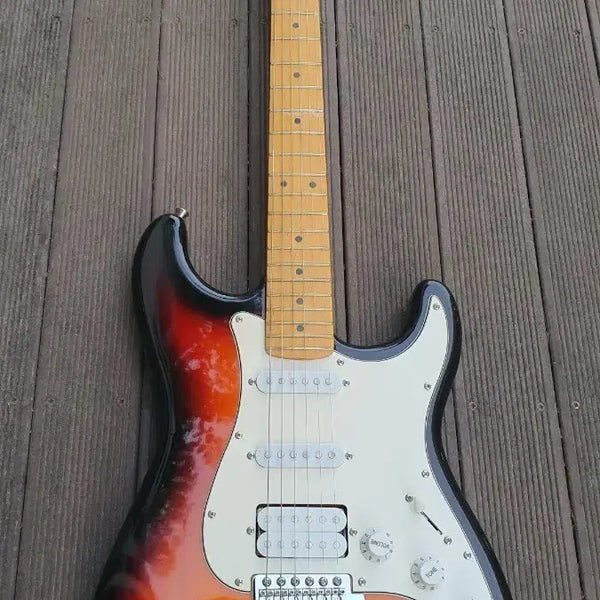 [BUNJANG] Lunas Crescent Stratocaster Electric Guitar / 루나스 일렉기타 CRESCENT  입문용 상태A급 #전국안전택배#