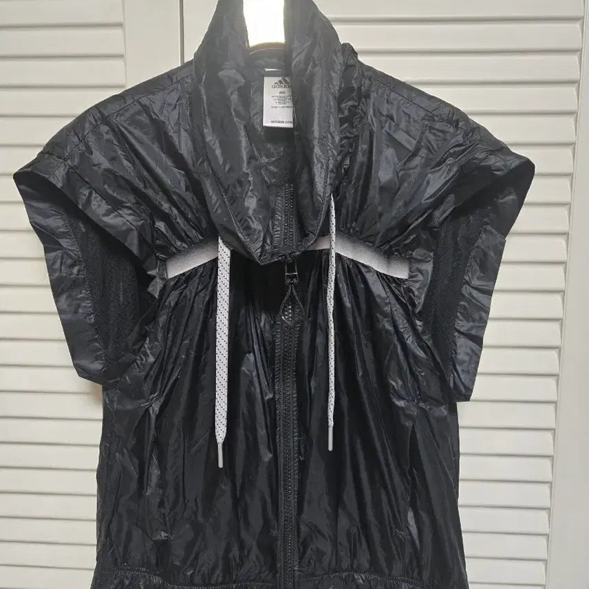 [BUNJANG] Adidas Black Short-Sleeve Windbreaker Vest / 아디다스 블랙 반팔 바람막이 조끼