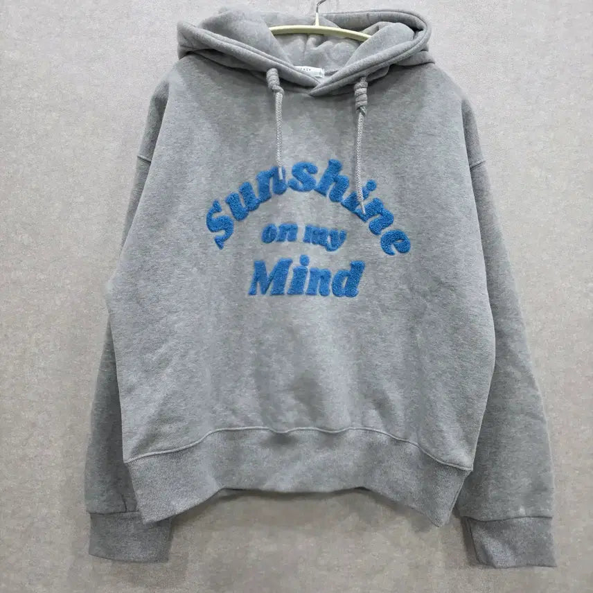 [BUNJANG] Lettering Embroidery Crop Hoodie / 레터링 자수 크롭 후드티