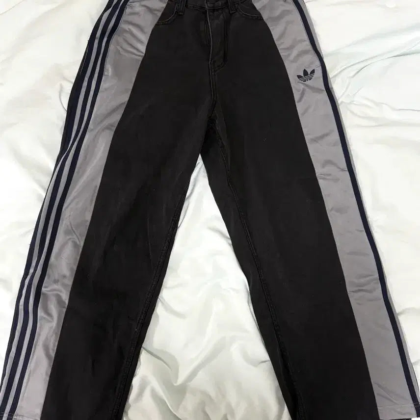 [BUNJANG] Adidas Custom Jeans / 아디다스 커스텀 청바지 / 그레이져지 / 흑청