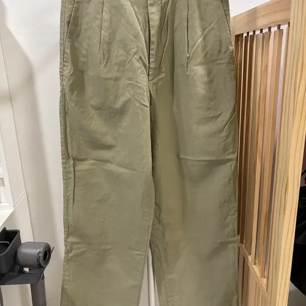 [BUNJANG] Uniqlo Khaki Pleated Pants / 유니클로 카키색 주름바지