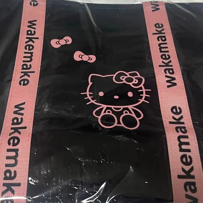 [BUNJANG] WAKEMAKE Hello Kitty Tarpaulin Bag / 웨이크메이크 헬로키티 타포린백