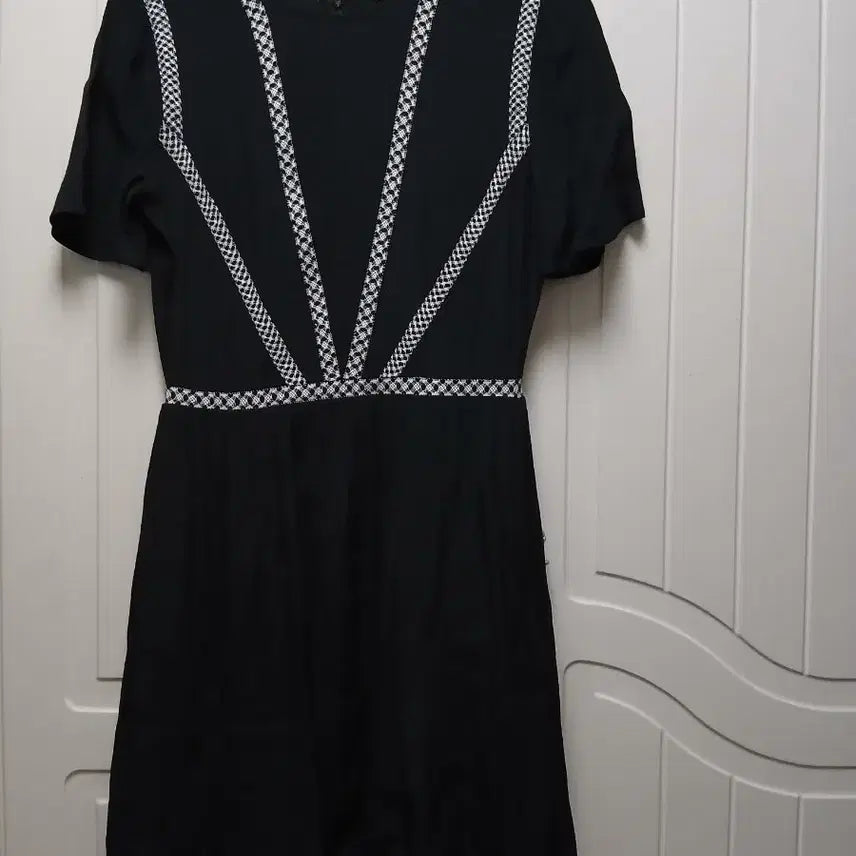 [BUNJANG] Maje Black Embroidered Dress Size 1 / 마쥬 블랙 자수 원피스 1( 44~날씬55)
