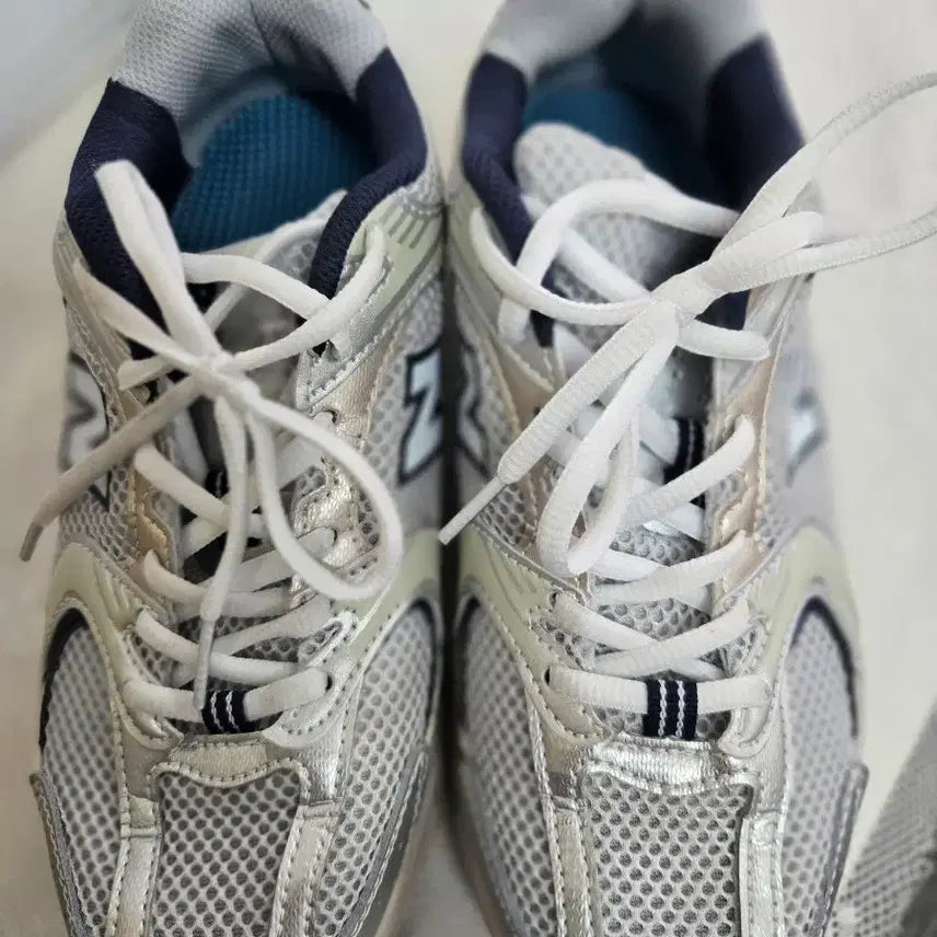 [BUNJANG] New Balance Mesh Sneakers Silver/White / 뉴발란스 메쉬 운동화 실버/화이트240