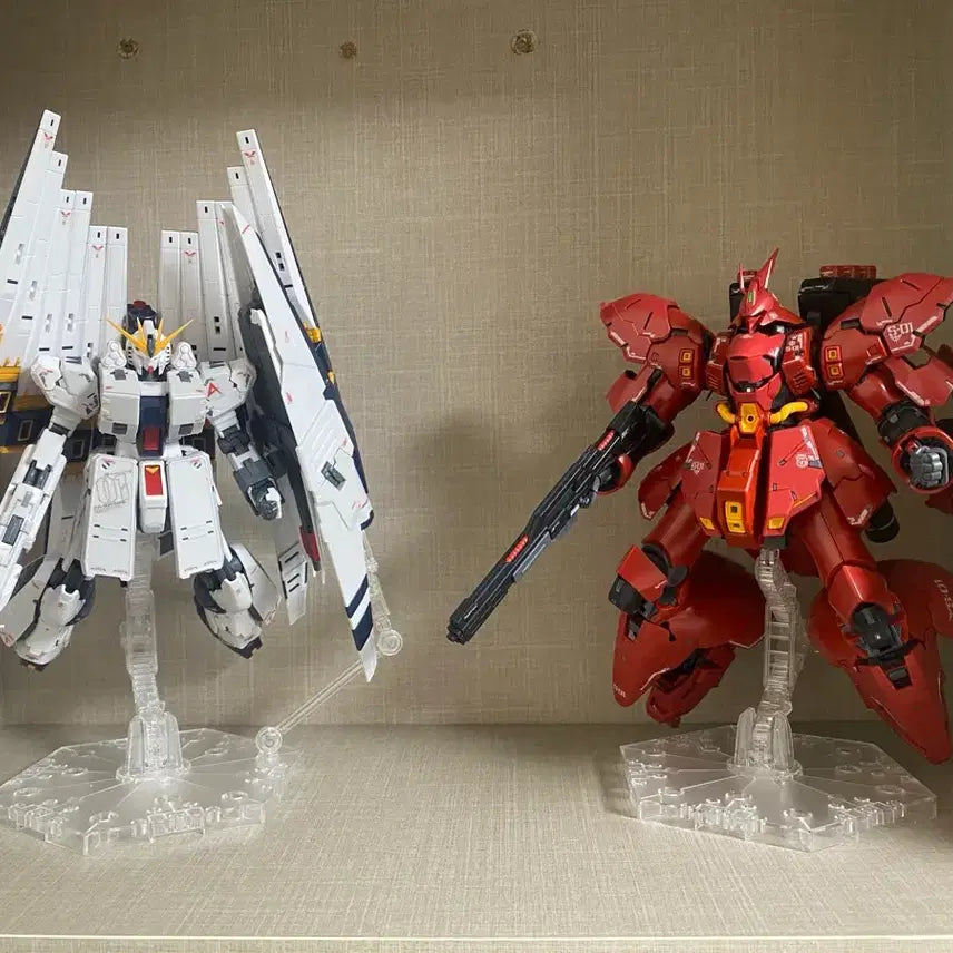 [BUNJANG] RG Nu Gundam (HWS + Double Funnel) & RG Sazabi Plastic Model Kit - Assembled / RG 뉴건담(HWS+더블 핀판넬),RG 사자비 프라모델 가조립