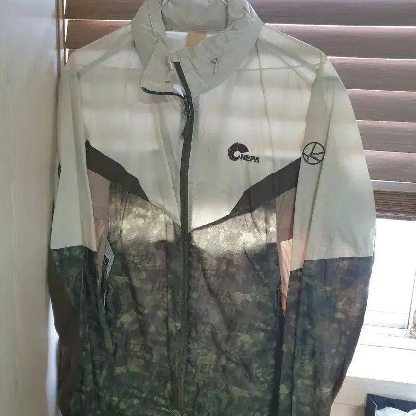 [BUNJANG] Nepa Khaki Pattern Windbreaker Jumper / 네파 바람막이 점퍼 카키 패턴