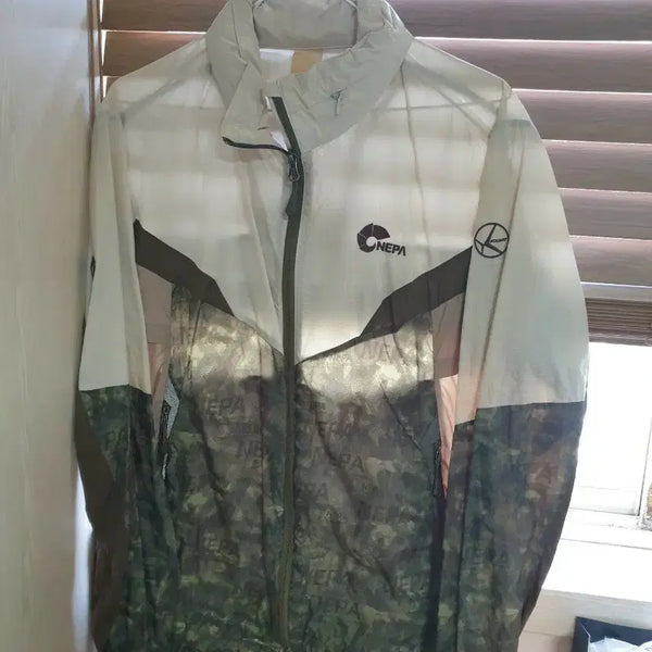 [BUNJANG] Nepa Khaki Pattern Windbreaker Jumper / 네파 바람막이 점퍼 카키 패턴