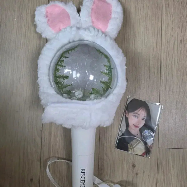 [BUNJANG] Le Sserafim Lightstick + Photocard / 리센느 응원봉(커스텀) + 응원봉 포카 팝니다.