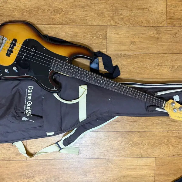 [BUNJANG] Dame V5 Bass Guitar / 데임 베이스 기타 V5 판매합니다 (급처)