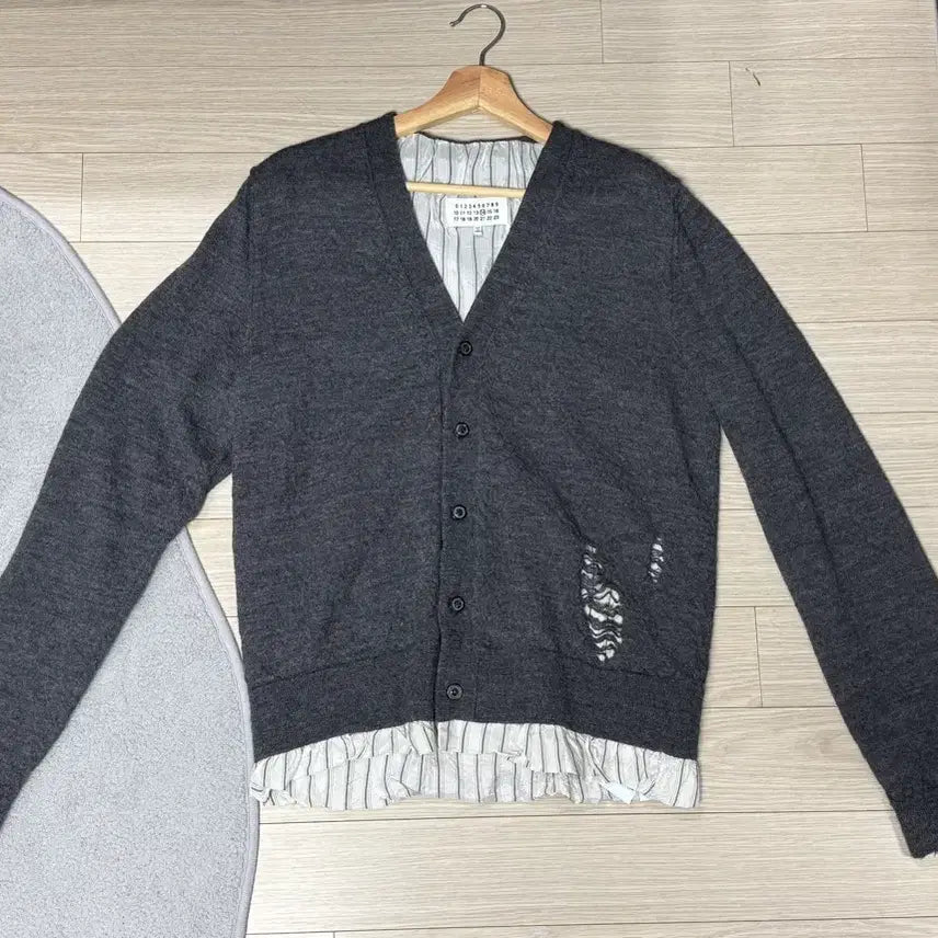 [BUNJANG] Maison Margiela Distressed Cardigan S / 메종 마르지엘라 디스트레스드 가디건 S