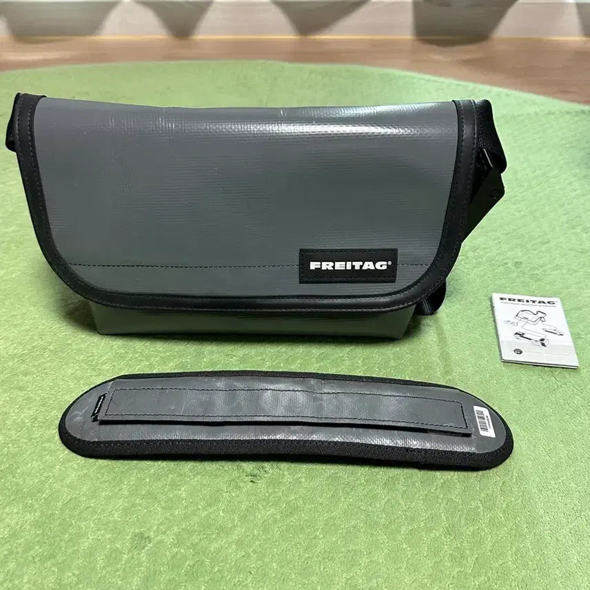 [BUNJANG] Freitag Frapap Envelope Bag Charcoal Tarpaulin / 프라이탁 하파오 차콜 참기름 타프