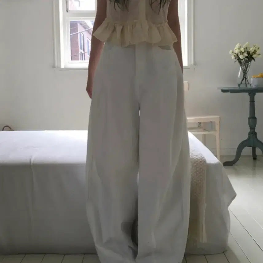 [BUNJANG] Bonfring Side Two-Tuck Wide Long Cotton Pants - White / 본프링 사이드 투핀턱 와이드 롱 코튼팬츠 화이트