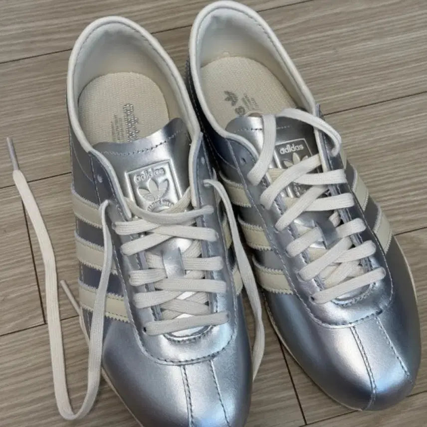 [BUNJANG] Adidas Tokyo Silver Sneakers 270 / 아디다스 도쿄 실버 스니커즈 270 jq0593