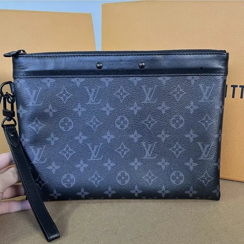 [BUNJANG] Louis Vuitton Pochette To Go Monogram Eclipse Black / [A급/정품] 루이비통 포쉐트 투 고 모노그램 이클립스 블랙