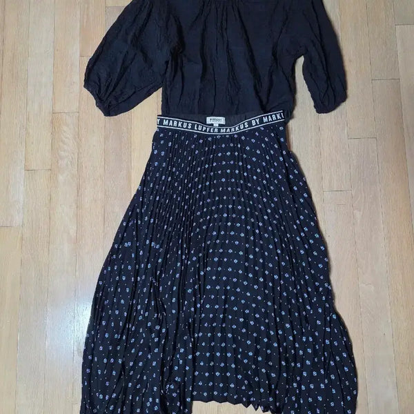 [BUNJANG] Marcus Lupfer Black Pleated Asymmetrical Hem Long Skirt / 마커스루퍼 블랙 플리츠 롱스커트 언발 스커트 55