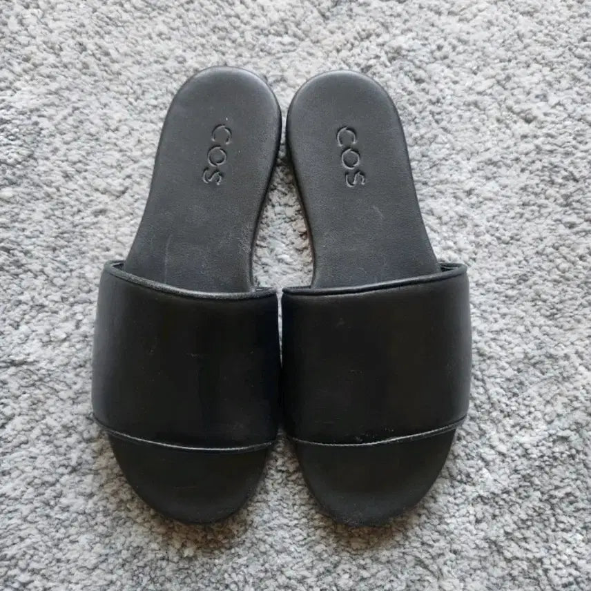 [BUNJANG] COS Black Leather Slide Sandals / COS  블랙 가죽 슬라이드 샌들입니다