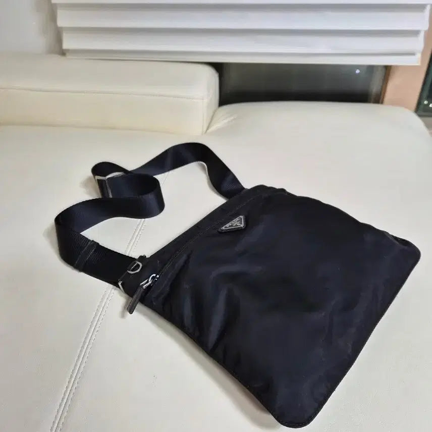 [BUNJANG] Prada Pocono Nylon Crossbody Bag Black / 프라다 블랙 포코노 크로스백 29x26