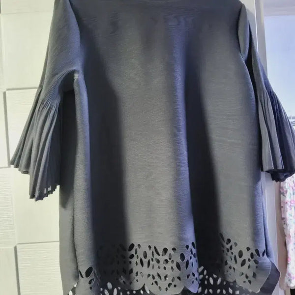 [BUNJANG] Punching Pleated Blouse / 펀칭 플리츠 상의