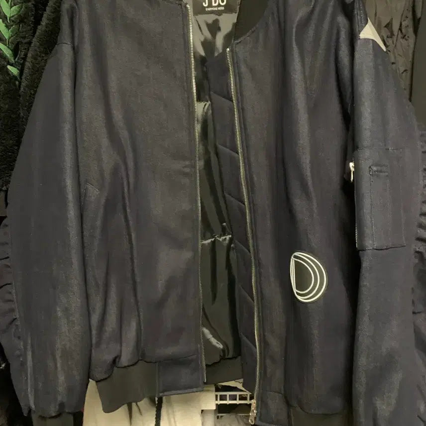 [BUNJANG] Jado Reflective Denim Bomber Jacket / 제이도 리플렉티브 감?곤? 데님 항공점퍼