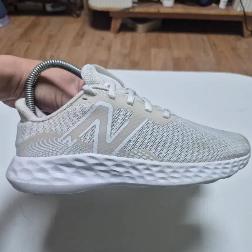[BUNJANG] New Balance White Mesh Sneakers / 뉴발란스 흰색 메쉬 운동화 230