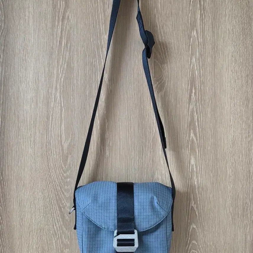 [BUNJANG] COS Ripstop Crossbody Bag / 코스COS 립스탑 크로스바디백