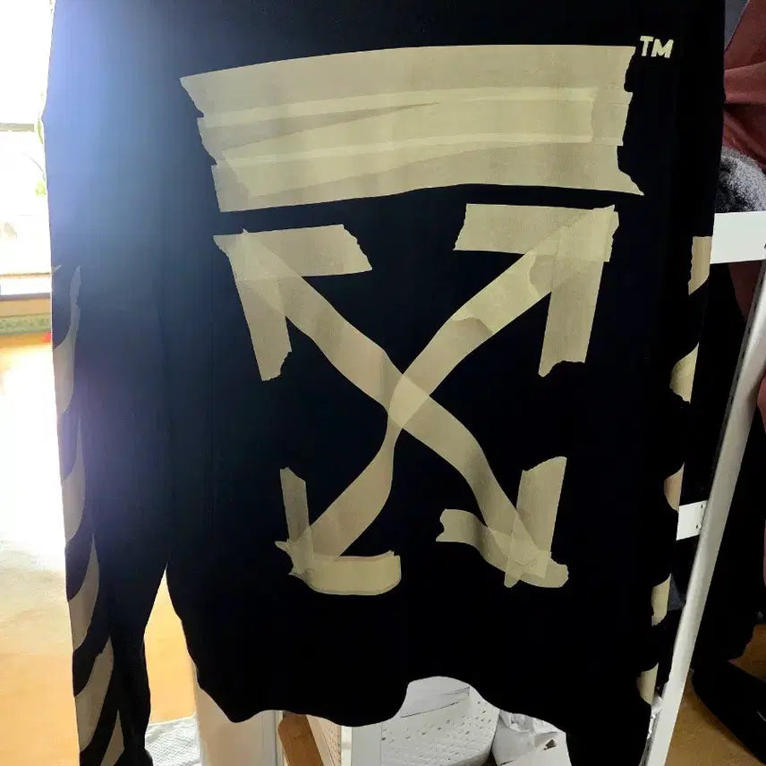 [BUNJANG] Off-White Box Tape Arrow Black Sweatshirt / [흡연X] 오프화이트 블랙 박스테이프 애로우 맨투맨