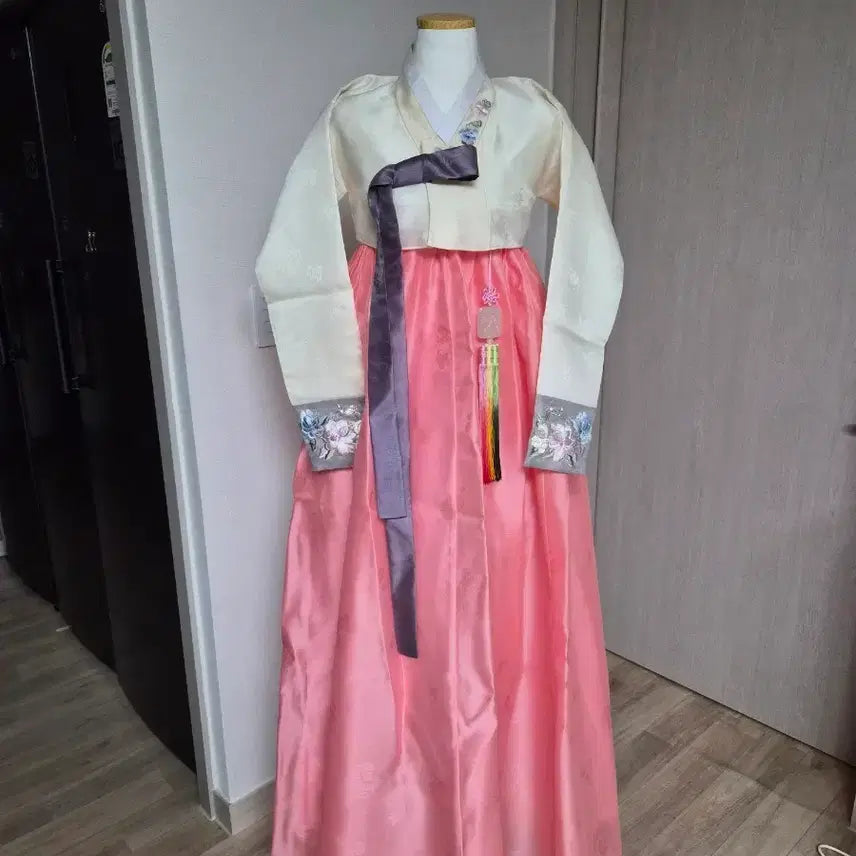 [BUNJANG] Women's Pink Hanbok Skirt and Jeogori Set / 여성 한복 분홍 치마 저고리