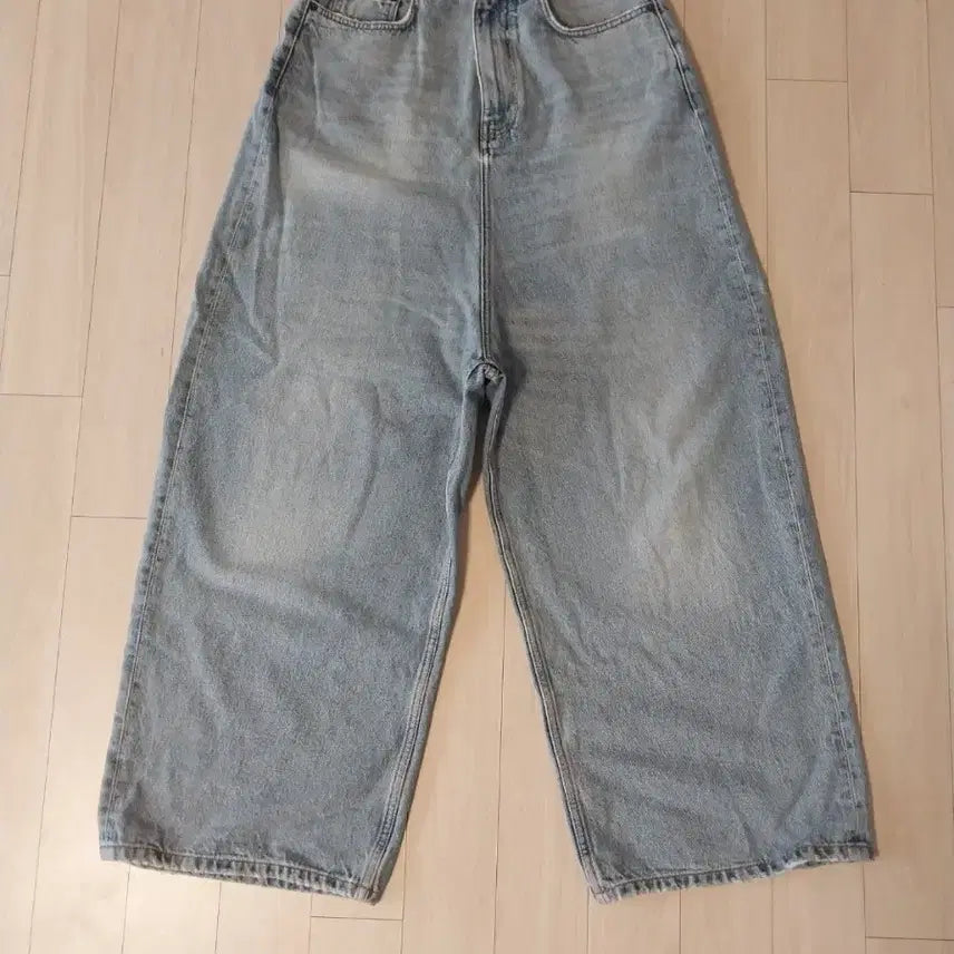 [BUNJANG] Balenciaga Large Baggy Fit Non-Coated Denim Pants Light Blue Wash / 발렌시아가 라지 배기핏 논코티드 데님 팬츠 연청