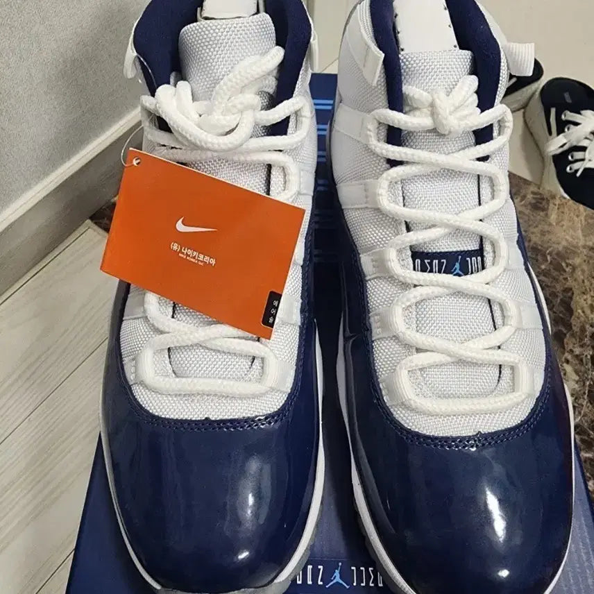 [BUNJANG] Nike Air Jordan 11 Win Like '82 Sneakers / 나이키 에어 조던 11 윈라이크82