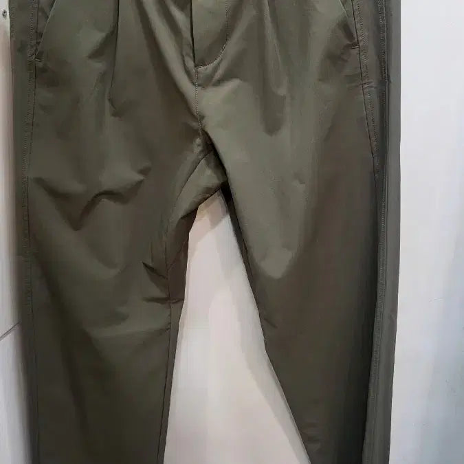 [BUNJANG] Bogner Khaki Jogger Pants / 보그너 카키색 조거 바지