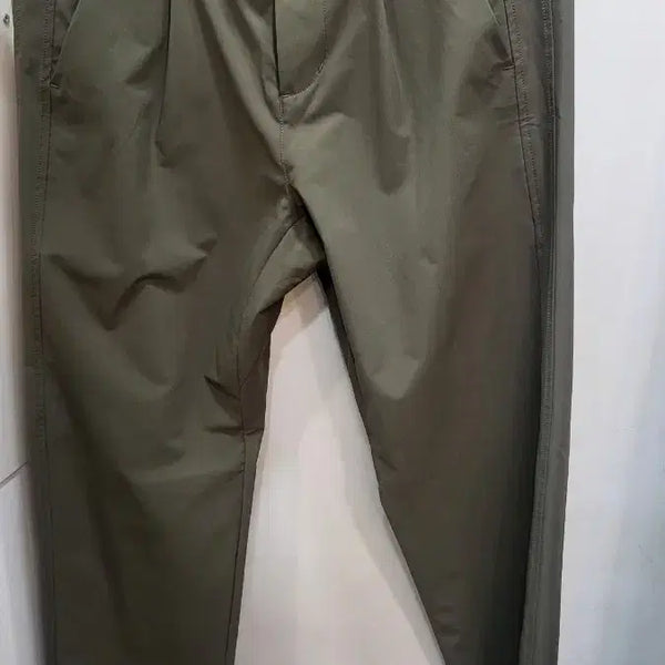 [BUNJANG] Bogner Khaki Jogger Pants / 보그너 카키색 조거 바지