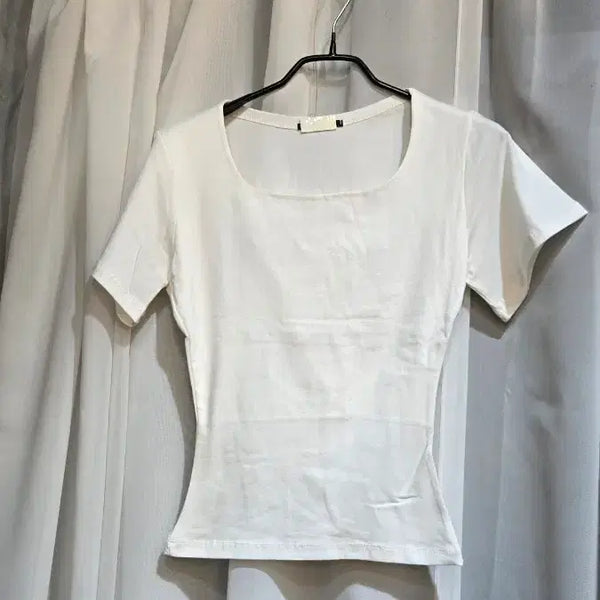 [BUNJANG] White Half Sleeve T-Shirt with Waistline Detail / 허리라인 앞이중 화이트 반팔